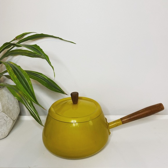 Vintage Yellow Fondue Pot with Wooden Handle - Picture 1 of 1